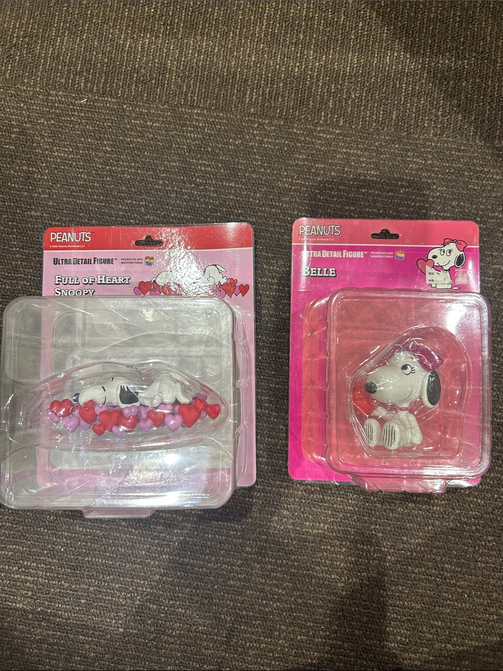 Ultra Detail figure Full of Heart Snoopy (2022h and Belle (2016) PEANUTS